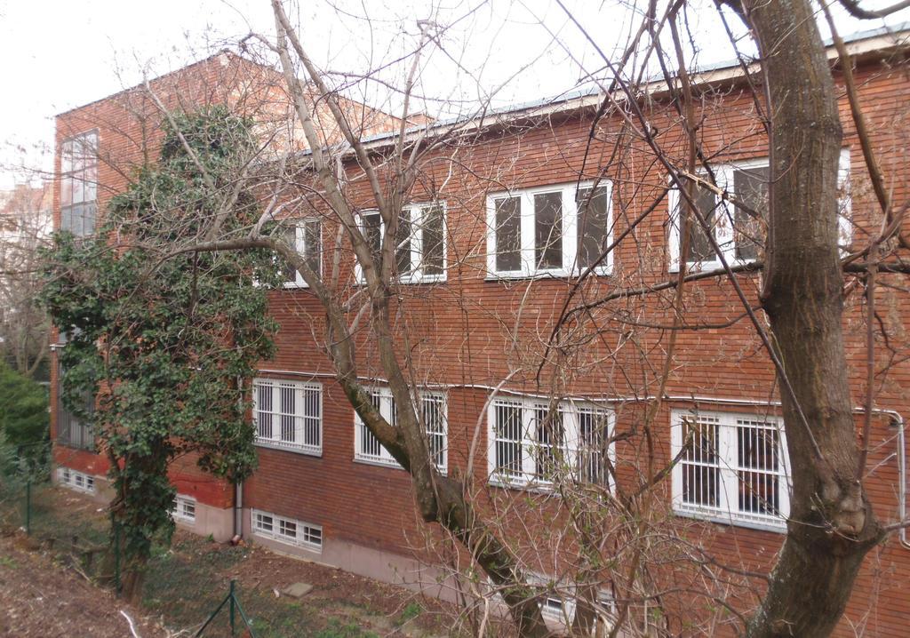 Albergue Season Hill